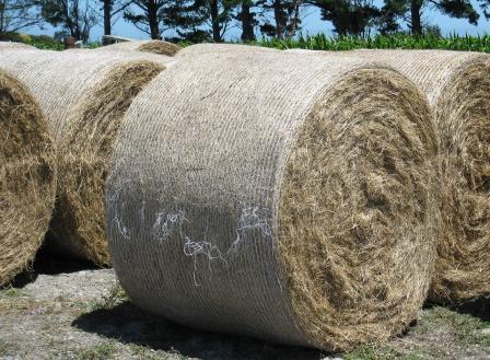 La Mouette Net Wrap 2 In Use On Bales