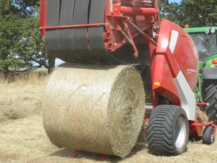 La Mouette Xtreme Bale Net 5 Making Hay With A Lely Welger